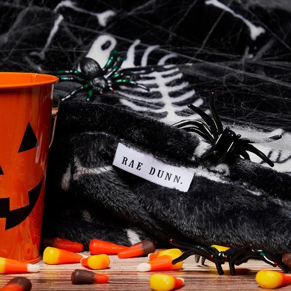 NWT Rae Dunn Halloween Soft Plush Blanket/Throw Mummy/Skeleton MONSTER MASH - Picture 5 of 6